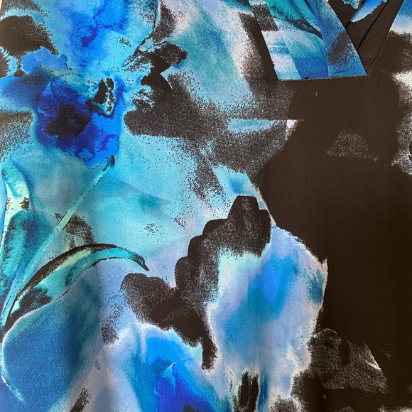 Anne Klein Black and Blue Floral Blouse - Picture 4 of 4